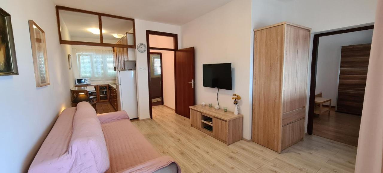 Apartments Golub คิร์ก ภายนอก รูปภาพ